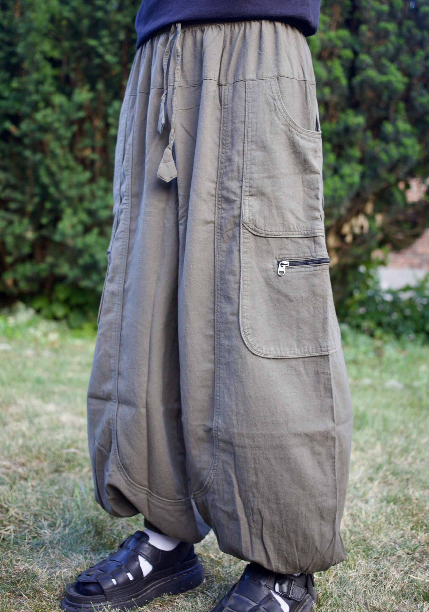 shedol bhaktapur pant beige front